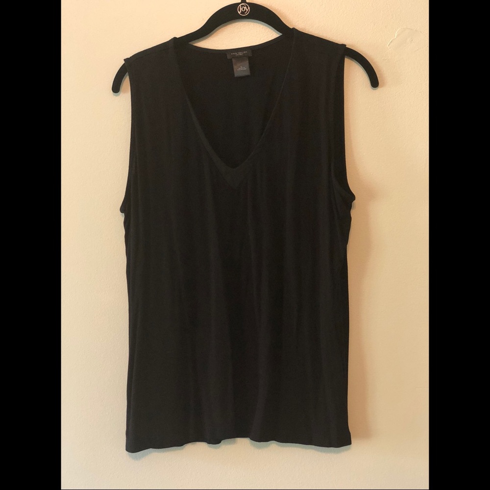 Ann Taylor black v-neck shell Large